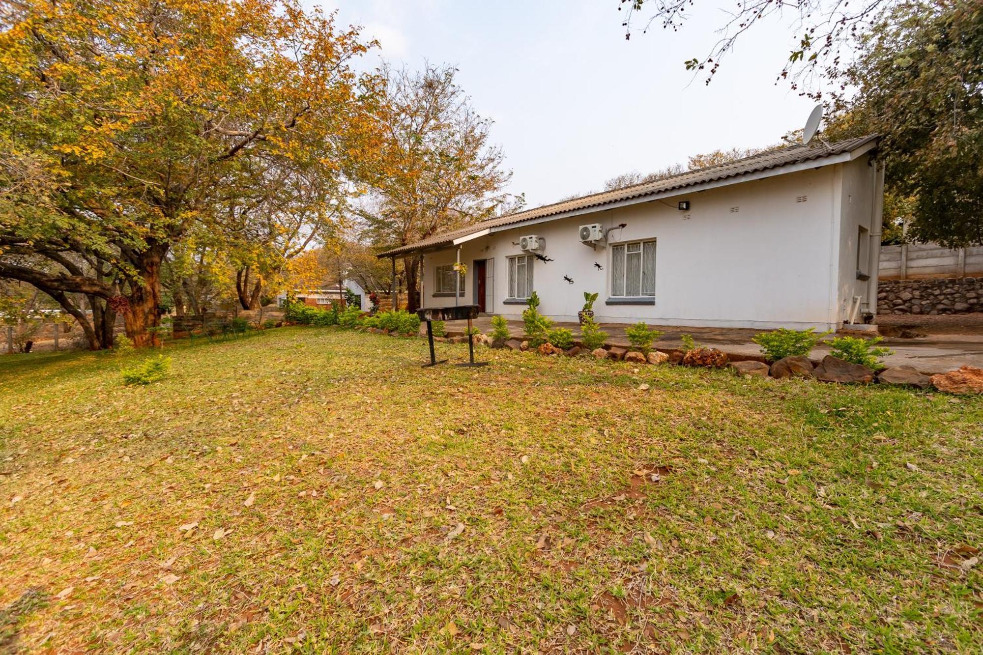 Wood Road Guest Lodge Victoria Falls Eksteriør bilde