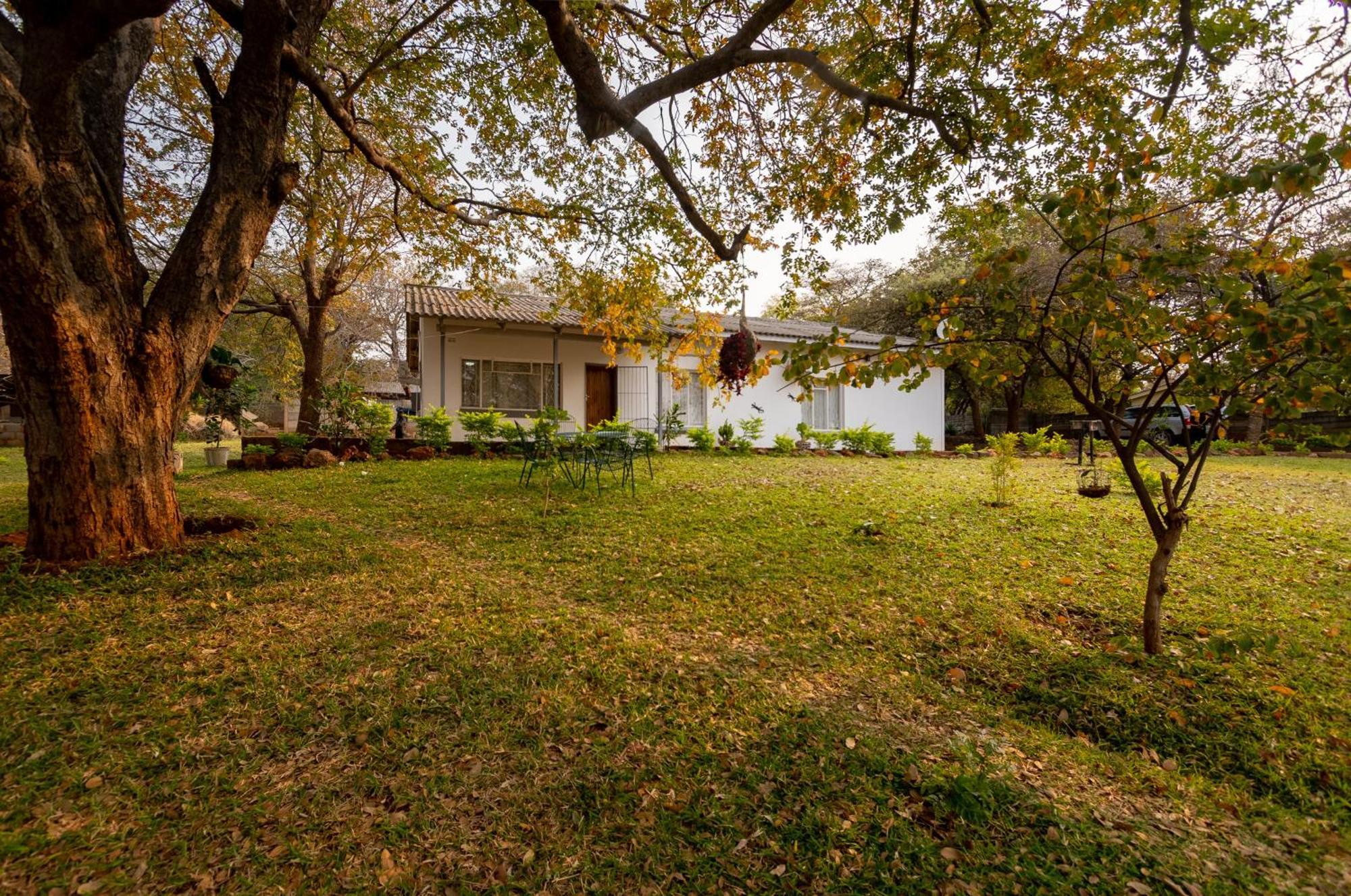 Wood Road Guest Lodge Victoria Falls Eksteriør bilde