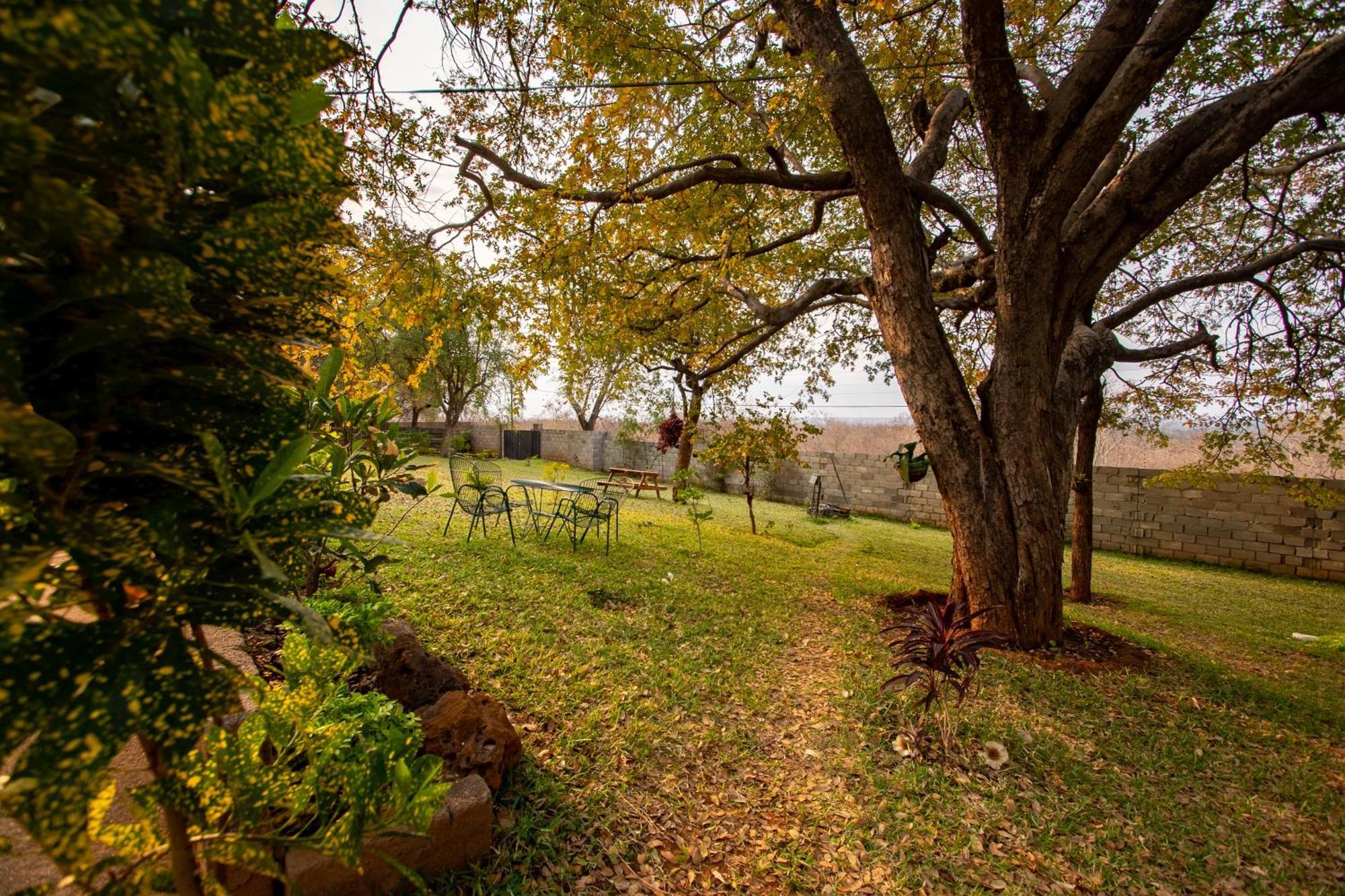 Wood Road Guest Lodge Victoria Falls Eksteriør bilde
